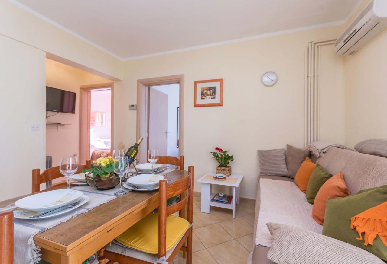 Savic Biograd Apartment บีโอกราดนาโมรู ภายนอก รูปภาพ